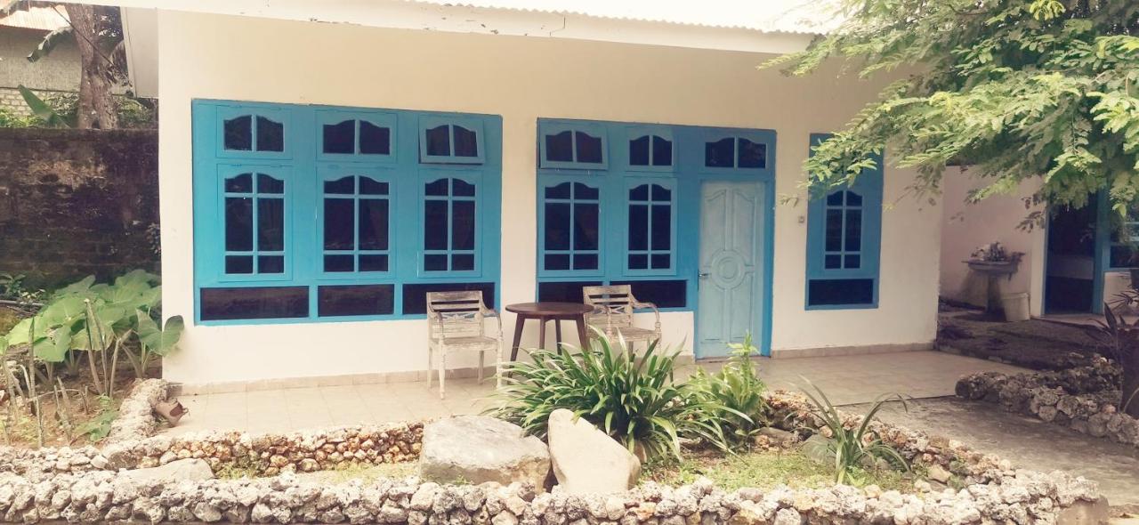 The Village Rua Beach Homestay Bagian luar foto